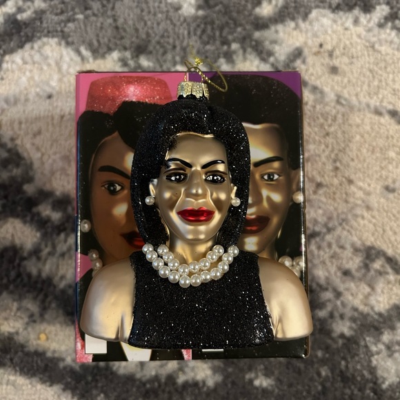 Michelle Obama Glass Ornament, Women We Admire Collection - Picture 1 of 7